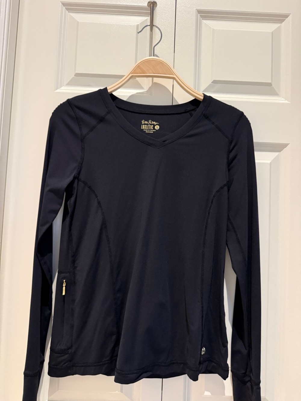 Lilly Pulitzer Black Long Sleeve Athletic V-Neck Top